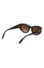 Женские солнцезащитные очки ALEXANDER MCQUEEN темно-коричневого цвета, арт. AM0377S 002 | Фото 4 (Тип очков: С/з; Оптика Гендер: оптика-женское; Очки форма: Cat-eye)