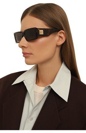 Женские солнцезащитные очки DOLCE & GABBANA коричневого цвета, арт. 4416-502/13 | Фото 2 (Материал: Пластик; Тип очков: С/з; Очки форма: Прямоугольные; Оптика Гендер: оптика-женское)
