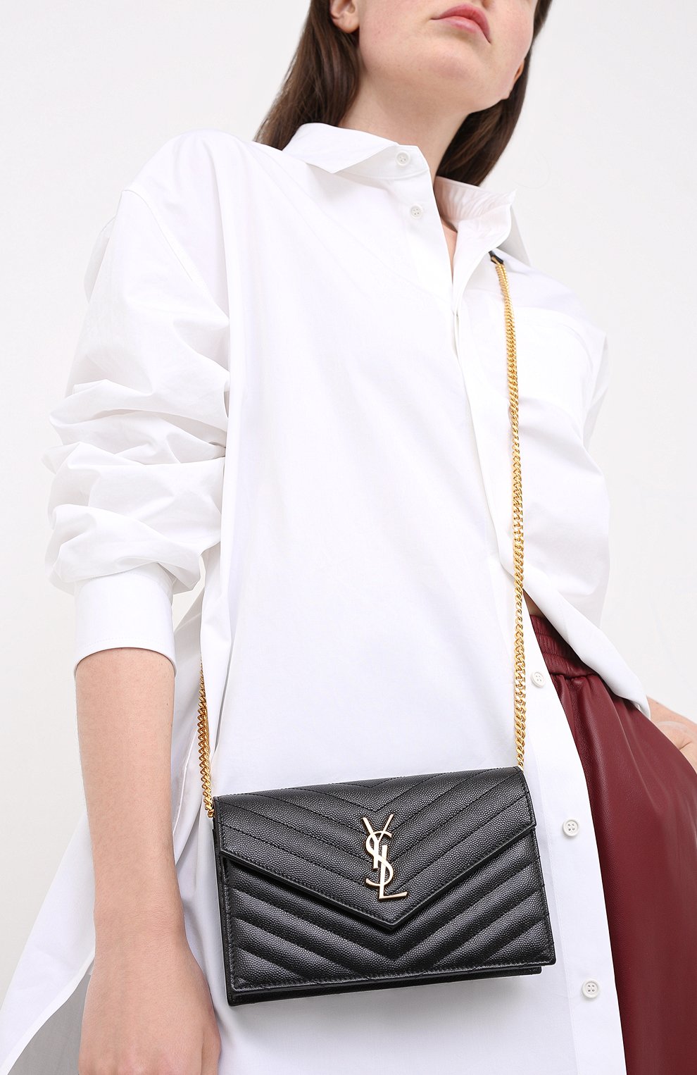 Женская сумка monogram envelope mini SAINT LAURENT черного цвета по цене 86150 руб., арт. 393953/B0W01 | Фото 2 Женская сумка monogram envelope mini SAINT LAURENT черного цвета, арт. 393953/B0W01 | Фото 2