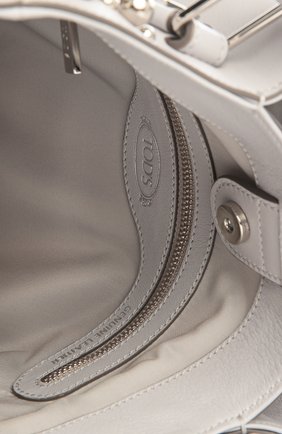 Женская сумка TOD’S светло-серая цвета, арт. XBWAACAP101TIC купить в ЦУМ | Фото №5 Сумка Tod’s светло-серая цвета | Фото №5