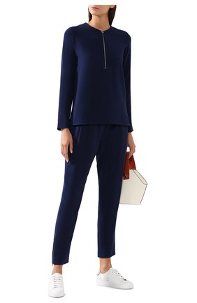Женская блузка из вискозы STELLA MCCARTNEY темно-синего цвета, арт. 341360/SCA06 | Фото 2 (Рукава: Длинные; Принт: Без принта; Материал внешний: Синтетический материал, Вискоза; Длина (для топов): Стандартные; Женское Кросс-КТ: Блуза-одежда)