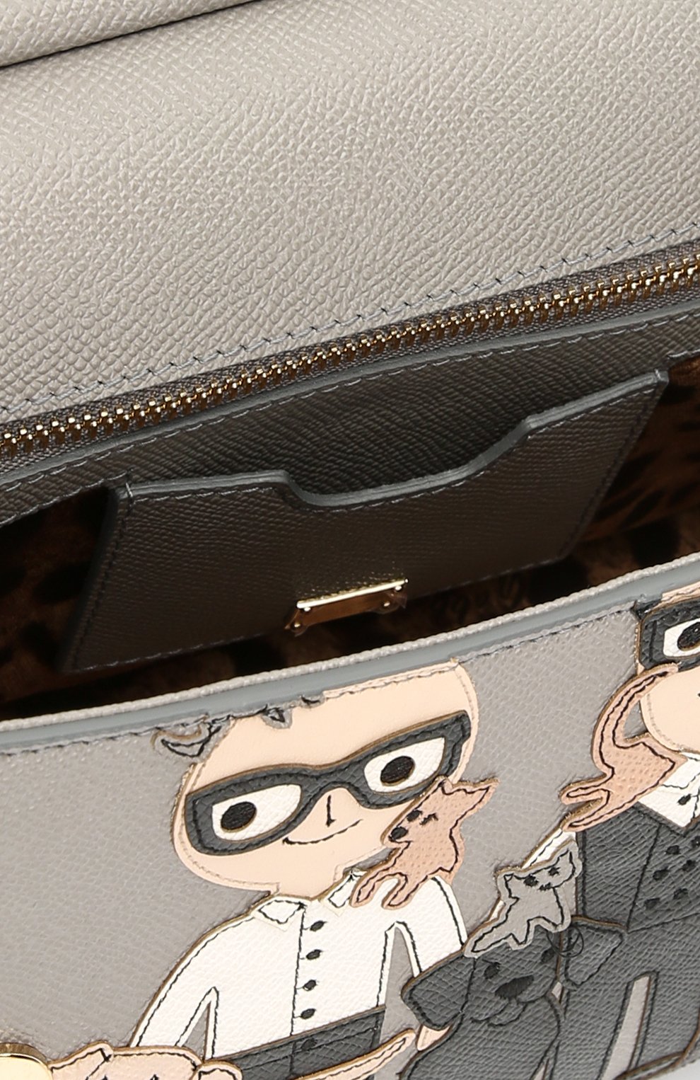 Женская сумка sicily medium с аппликацией dg family DOLCE & GABBANA серая цвета, арт. 0116/BB6002/AB505 купить в ЦУМ | Фото №3 Сумка Sicily medium с аппликацией DG Family Dolce & Gabbana серая цвета | Фото №3