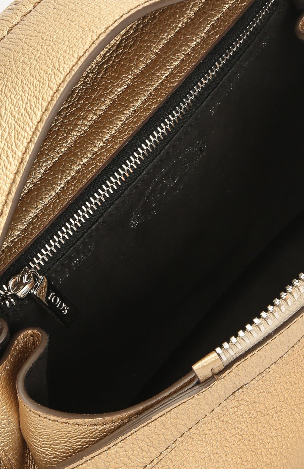 Женская сумка micro wave из металлизированной кожи TOD’S золотая цвета, арт. XBWAMRHG001FRR купить в ЦУМ | Фото №4 Сумка Micro Wave из металлизированной кожи Tod’s золотая цвета | Фото №4
