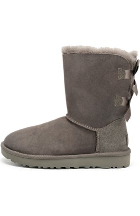 Женские серые замшевые сапоги с бантами UGG, арт. 1016225 купить в ЦУМ | Фото №1 Замшевые сапоги с бантами UGG серые | Фото №1