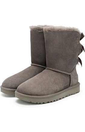 Женские серые замшевые сапоги с бантами UGG, арт. 1016225 купить в ЦУМ | Фото №1 Замшевые сапоги с бантами UGG серые | Фото №1