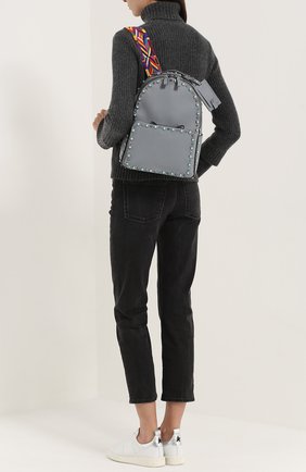 Кожаный рюкзак Rockstud Rolling с вышитым ремнем | Фото №2 Кожаный рюкзак Rockstud Rolling с вышитым ремнем | Фото №2