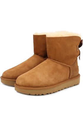 Женские бежевые замшевые сапоги с бантом UGG, арт. 1016501 купить в ЦУМ | Фото №1 Замшевые сапоги с бантом UGG бежевые | Фото №1