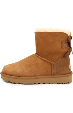 Женские бежевые замшевые сапоги с бантом UGG, арт. 1016501 купить в ЦУМ | Фото №1 Замшевые сапоги с бантом UGG бежевые | Фото №1