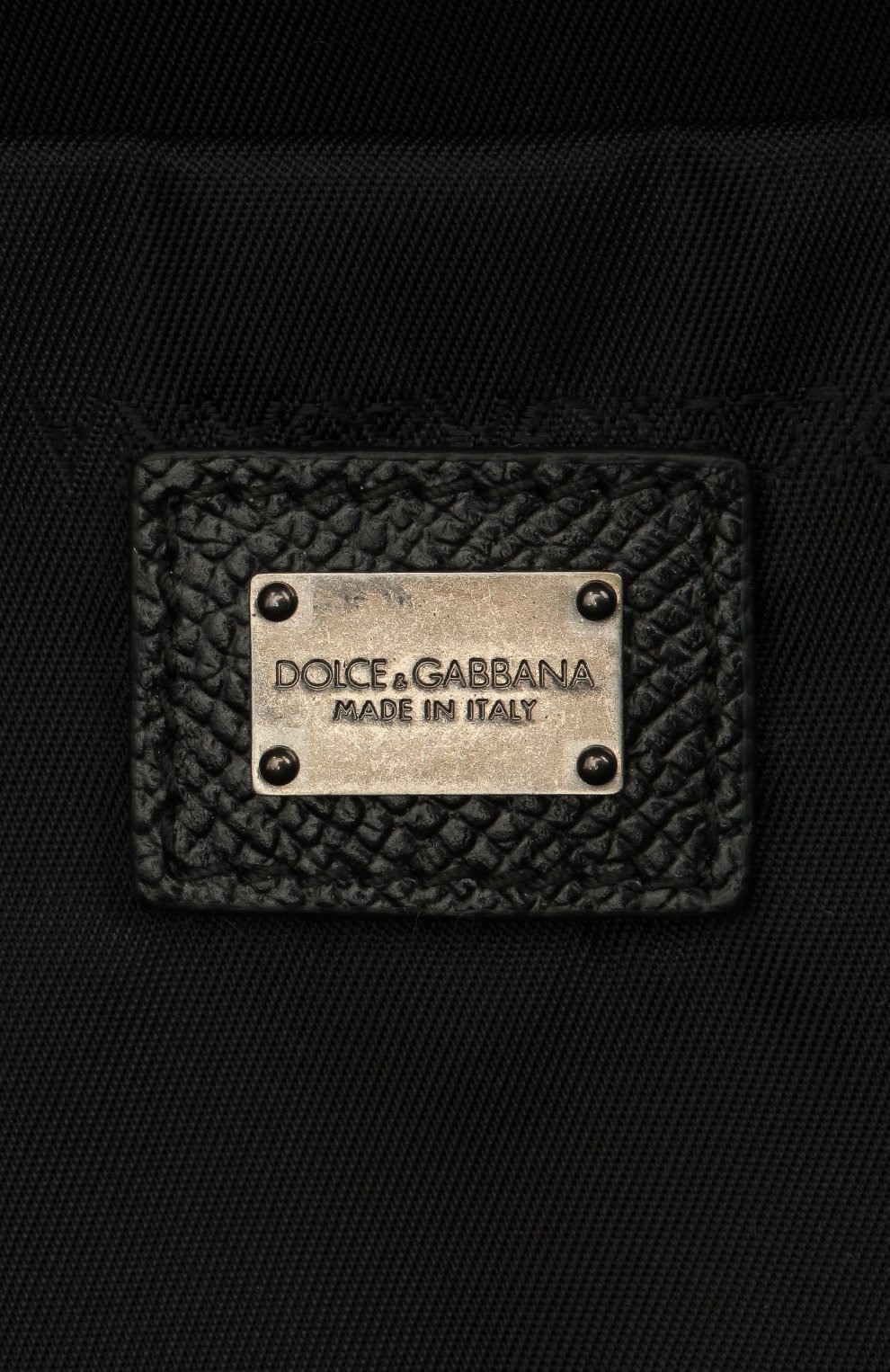 Мужская черная поясная сумка vulcano с аппликацией dg family из натуральной кожи Dolce & Gabbana, арт. 0115/BM1326/AD813 купить в ЦУМ | Фото №5 Поясная сумка Vulcano с аппликацией DG Family из натуральной кожи Dolce & Gabbana черная | Фото №5