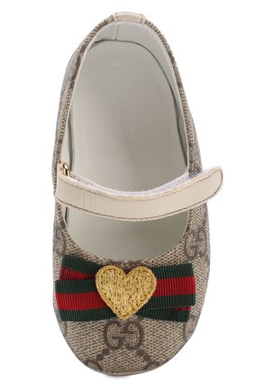 Детского пинетки с принтом и бантом GUCCI бежевого цвета по цене 17600 руб., арт. 418995/KLQ80 | Фото 4 Детского пинетки с принтом и бантом GUCCI бежевого цвета, арт. 418995/KLQ80 | Фото 4