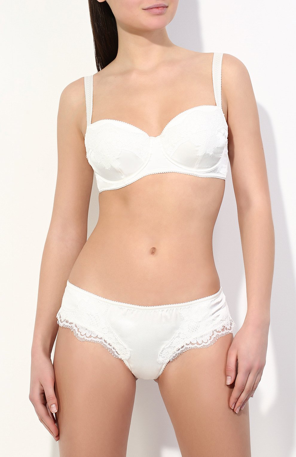 Женские белые шелковые трусы с кружевной отделкой Dolce & Gabbana, арт. 0122/02A02T/FUADG купить в ЦУМ | Фото №2 Шелковые трусы с кружевной отделкой Dolce & Gabbana белые | Фото №2