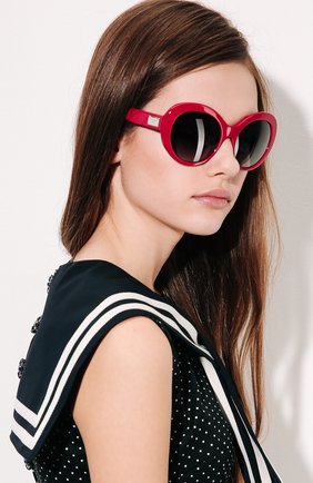 Женские красные солнцезащитные очки Dolce & Gabbana, арт. 4295-30978G купить в ЦУМ | Фото №2 Солнцезащитные очки Dolce & Gabbana красные | Фото №2