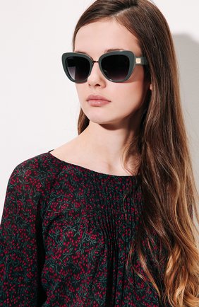 Женские серые солнцезащитные очки Dolce & Gabbana, арт. 4296-30908G купить в ЦУМ | Фото №2 Солнцезащитные очки Dolce & Gabbana серые | Фото №2