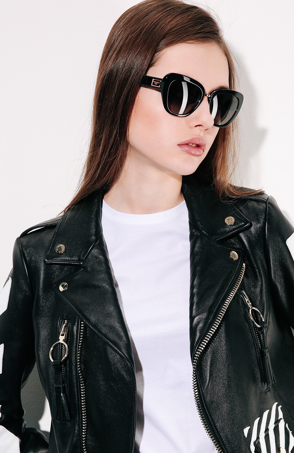 Женские черные солнцезащитные очки Dolce & Gabbana, арт. 4296-501/8G купить в ЦУМ | Фото №2 Солнцезащитные очки Dolce & Gabbana черные | Фото №2