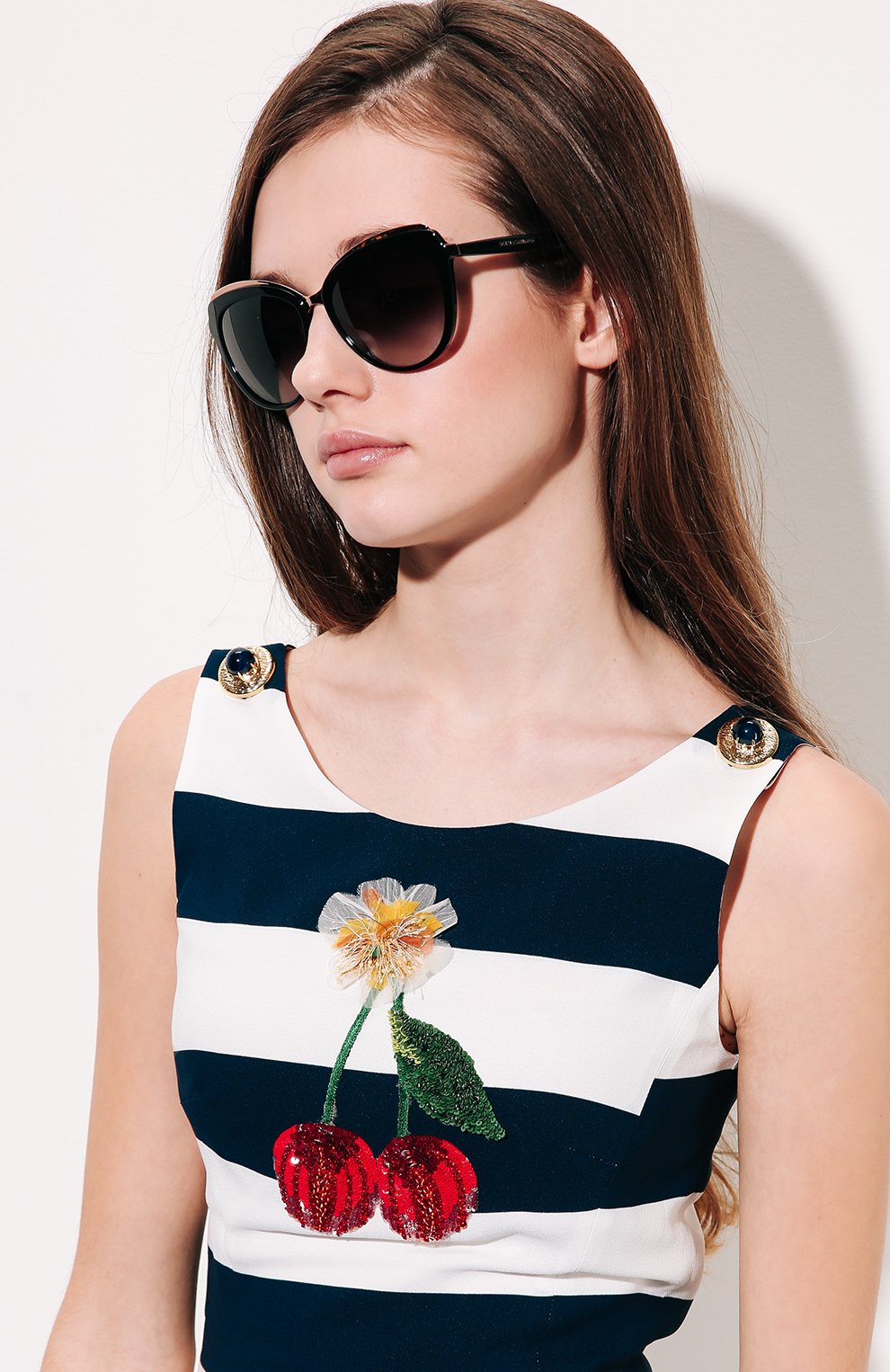 Женские черные солнцезащитные очки Dolce & Gabbana, арт. 4304-501/8G купить в ЦУМ | Фото №2 Солнцезащитные очки Dolce & Gabbana черные | Фото №2