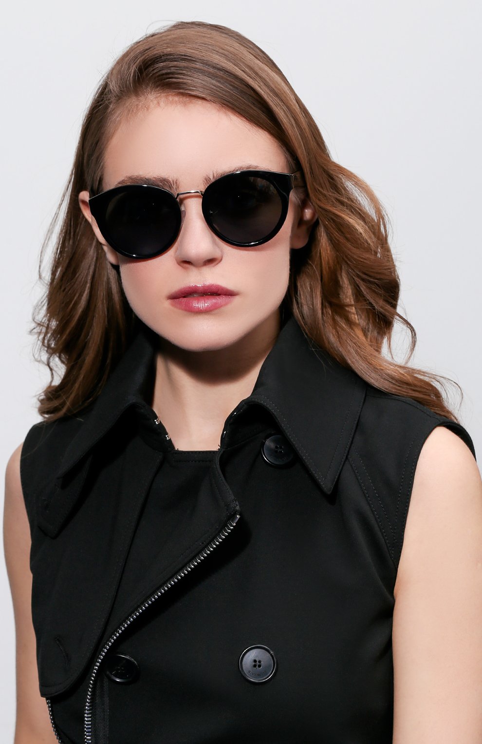 Женские солнцезащитные очки PRADA черного цвета по цене 17900 руб., арт. 05TS-1AB1A1 | Фото 2 Женские солнцезащитные очки PRADA черного цвета, арт. 05TS-1AB1A1 | Фото 2