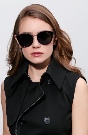 Женские солнцезащитные очки PRADA черного цвета по цене 17900 руб., арт. 05TS-1AB1A1 | Фото 2 Женские солнцезащитные очки PRADA черного цвета, арт. 05TS-1AB1A1 | Фото 2