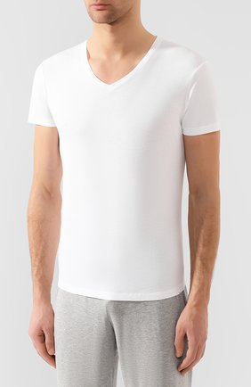 Мужская хлопковая футболка с v-образным вырезом ORLEBAR BROWN белого цвета, арт. 259687 | Фото 3 (Принт: Без принта; Рукава: Короткие; Длина (для топов): Стандартные; Материал внешний: Хлопок; Статус проверки: Проверено, Проверена категория; Стили: Кэжуэл)