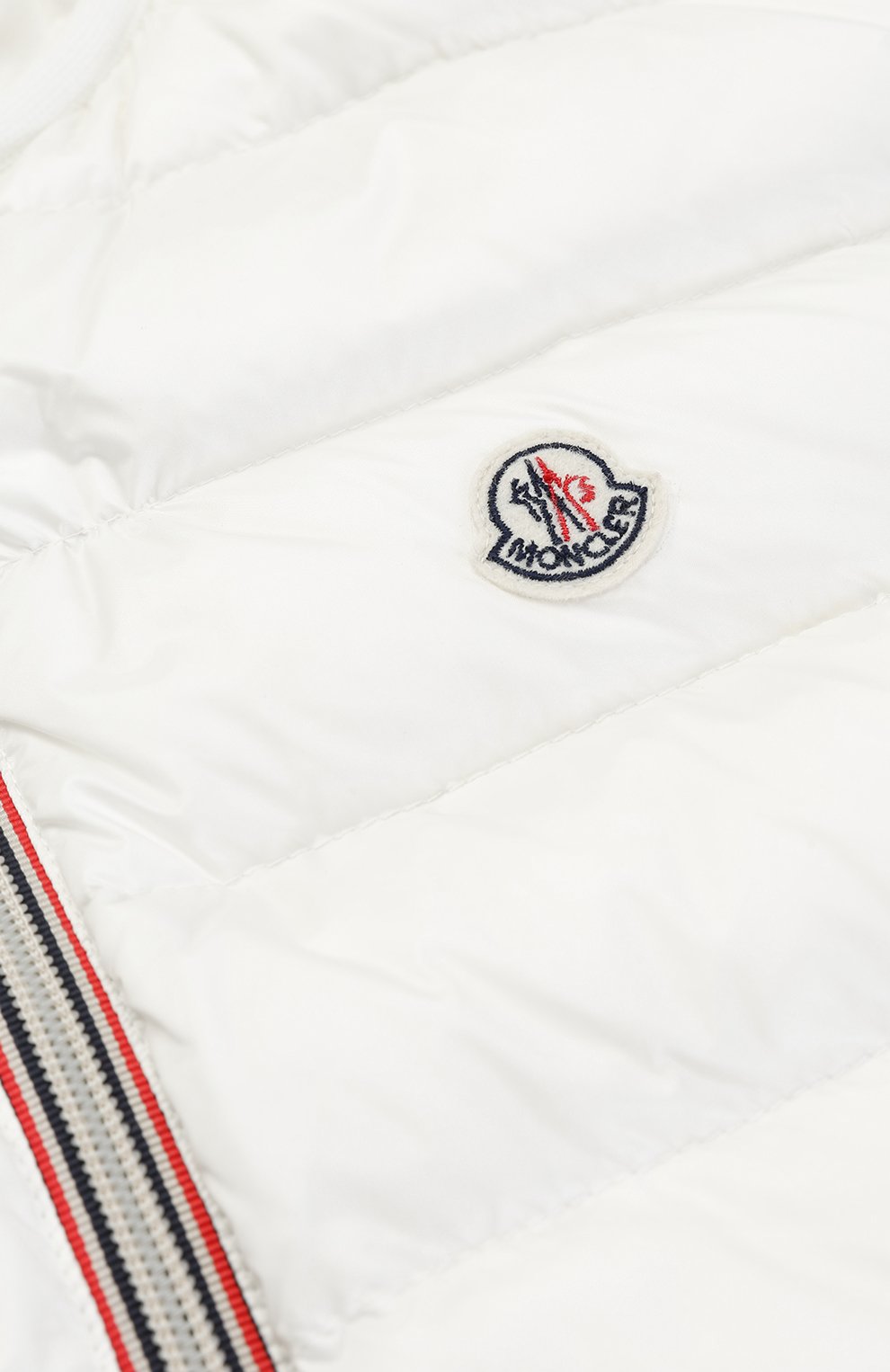 Детский пуховый конверт MONCLER ENFANT белого цвета по цене 21150 руб., арт. C1-951-00833-05-53048 | Фото 4 Детский пуховый конверт MONCLER ENFANT белого цвета, арт. C1-951-00833-05-53048 | Фото 4