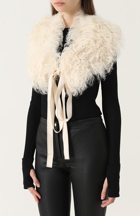 Женский бежевый воротник из меха овчины Helmut Lang, арт. H05HW001 купить в ЦУМ | Фото №3 Воротник из меха овчины Helmut Lang бежевый | Фото №3