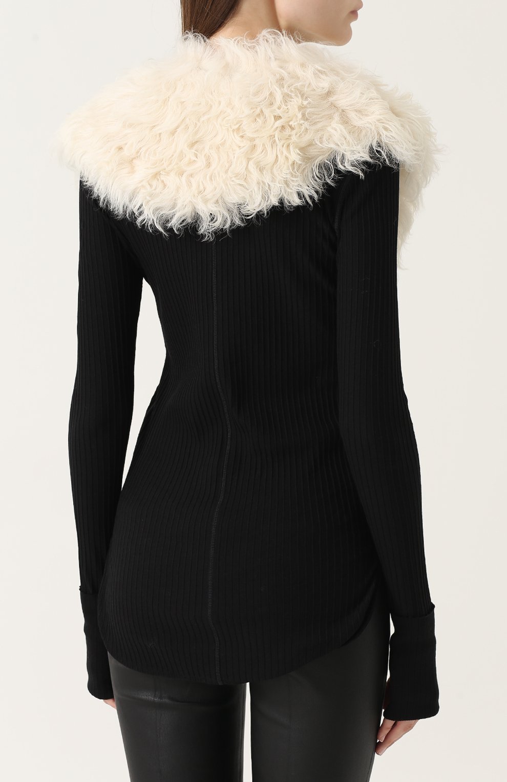 Женский бежевый воротник из меха овчины Helmut Lang, арт. H05HW001 купить в ЦУМ | Фото №4 Воротник из меха овчины Helmut Lang бежевый | Фото №4