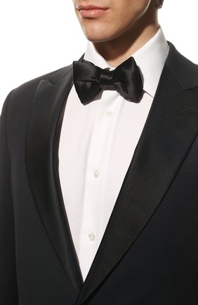 Мужской шелковый галстук-бабочка TOM FORD черного цвета по цене 20500 руб., арт. TFG95/4CH | Фото 2 Мужской шелковый галстук-бабочка TOM FORD черного цвета, арт. TFG95/4CH | Фото 2