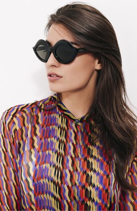 Женские солнцезащитные очки GUCCI черного цвета по цене 17000 руб., арт. 0085 002 | Фото 2 Женские солнцезащитные очки GUCCI черного цвета, арт. 0085 002 | Фото 2