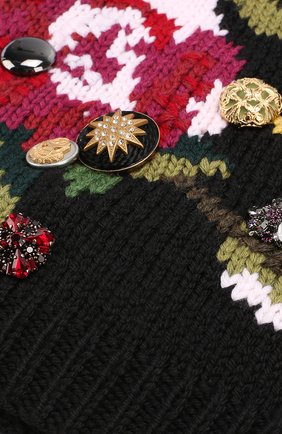 Шерстяная вязаная шапка с принтом и брошками Dolce & Gabbana, черного цвета, арт. 0136/FRH01Z/F89A0 в ЦУМ | Фото №3 Шерстяная вязаная шапка с принтом и брошками Dolce & Gabbana черного цвета | Фото №3