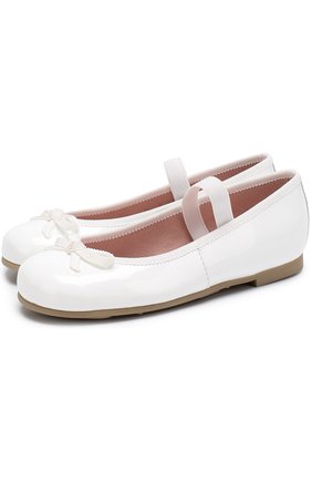Детские балетки из лаковой кожи с бантами PRETTY BALLERINAS белого цвета по цене 8225 руб., арт. 40.997/9.031/SHADE | Фото 1 Детские балетки из лаковой кожи с бантами PRETTY BALLERINAS белого цвета, арт. 40.997/9.031/SHADE | Фото 1