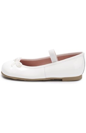 Детские балетки из лаковой кожи с бантами PRETTY BALLERINAS белого цвета по цене 8225 руб., арт. 40.997/9.031/SHADE | Фото 2 Детские балетки из лаковой кожи с бантами PRETTY BALLERINAS белого цвета, арт. 40.997/9.031/SHADE | Фото 2