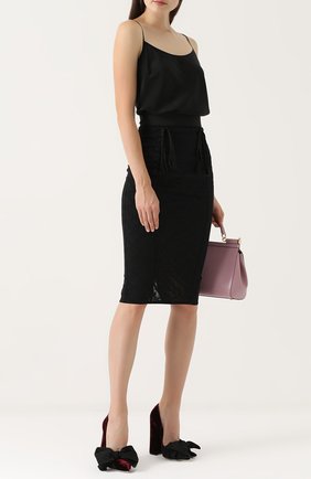 Женская черная кружевная юбка-карандаш со шнуровкой Dolce & Gabbana, арт. 0102/F4AVKT/G9830 купить в ЦУМ | Фото №2 Кружевная юбка-карандаш со шнуровкой Dolce & Gabbana черная | Фото №2