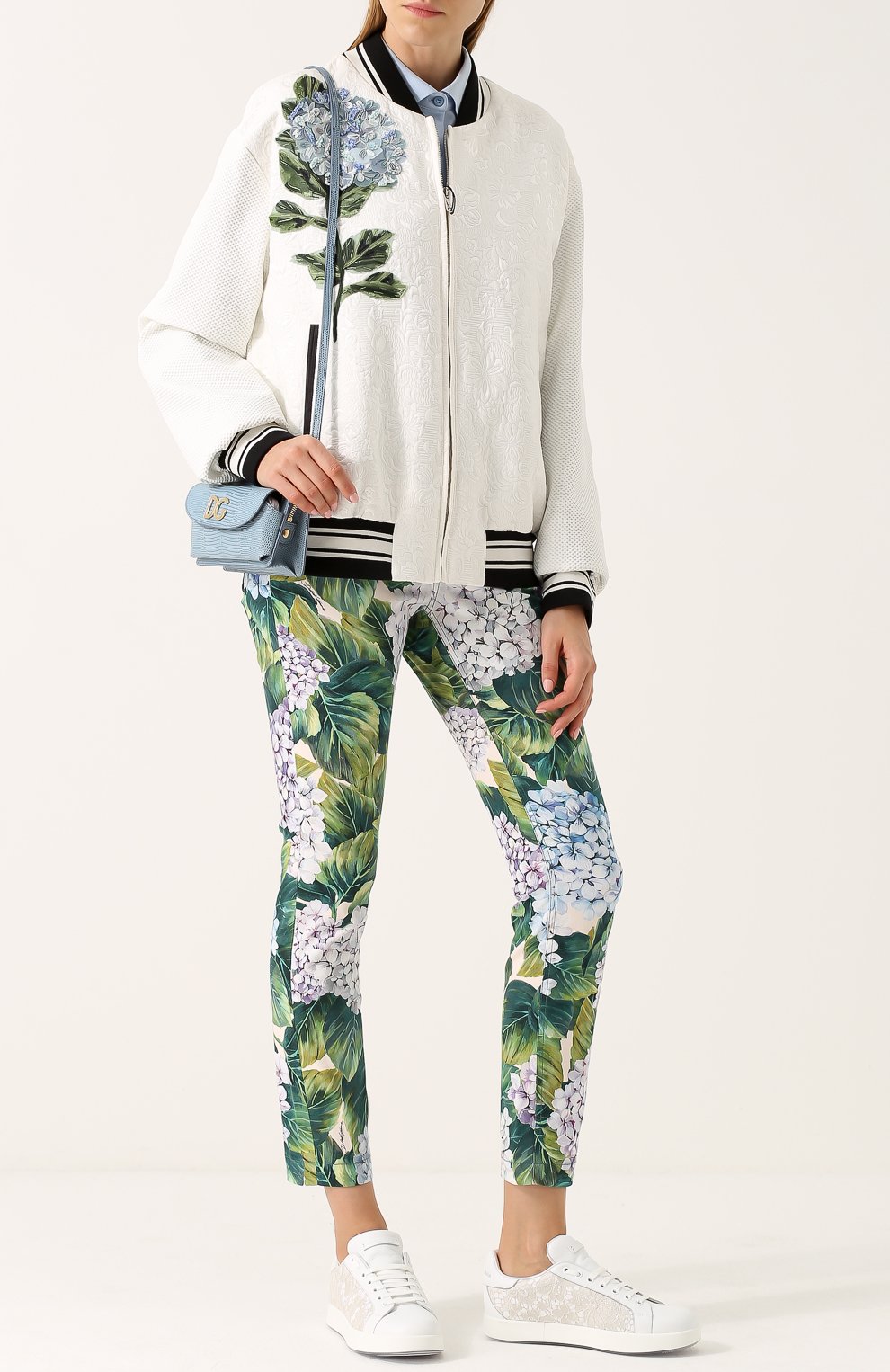 Женские зеленые укороченные хлопковые брюки с принтом Dolce & Gabbana, арт. 0102/FTAQ1T/FSFE2 купить в ЦУМ | Фото №2 Укороченные хлопковые брюки с принтом Dolce & Gabbana зеленые | Фото №2