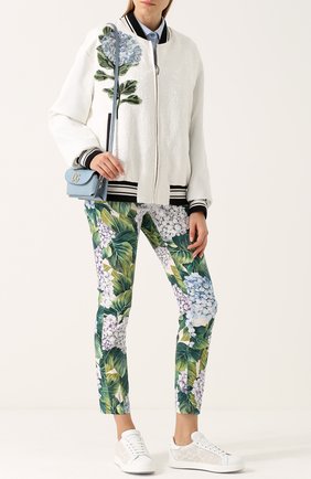 Женские зеленые укороченные хлопковые брюки с принтом Dolce & Gabbana, арт. 0102/FTAQ1T/FSFE2 купить в ЦУМ | Фото №2 Укороченные хлопковые брюки с принтом Dolce & Gabbana зеленые | Фото №2