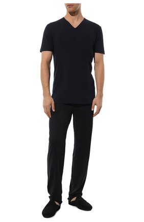 Мужские хлопковая футболка с v-образным вырезом ZIMMERLI темно-синего цвета по цене 8710 руб., арт. 172-1462 | Фото 2 Мужские хлопковая футболка с v-образным вырезом ZIMMERLI темно-синего цвета, арт. 172-1462 | Фото 2