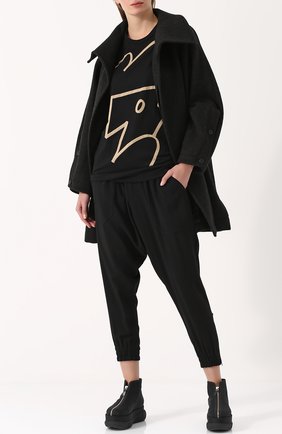 Женская черная хлопковая футболка с принтом Yohji Yamamoto, арт. NK-T56-073 купить в ЦУМ | Фото №1 Хлопковая футболка с принтом Yohji Yamamoto черная | Фото №1