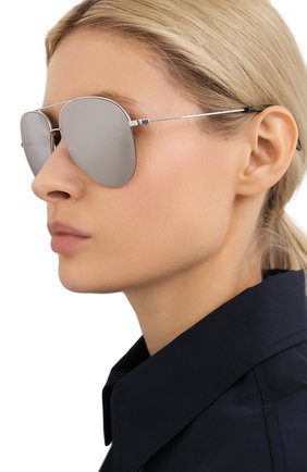 Женские солнцезащитные очки VICTORIA BECKHAM серебряного цвета по цене 55950 руб., арт. S90 C07 | Фото 2 Женские солнцезащитные очки VICTORIA BECKHAM серебряного цвета, арт. S90 C07 | Фото 2