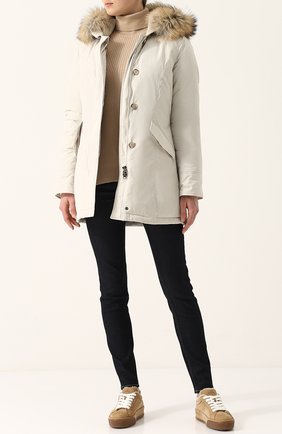 Женская серая пуховик с меховой отделкой капюшона Woolrich, арт. WWCPS2131/SM20 купить в ЦУМ | Фото №1 Пуховик с меховой отделкой капюшона Woolrich серая | Фото №1