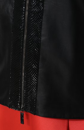 Женская приталенная кожаная куртка с воротником-стойкой GIORGIO ARMANI черного цвета, арт. WAG10P/WAP22 | Фото 5 (Кросс-КТ: Куртка; Рукава: Длинные; Материал внешний: Синтетический материал; Материал подклада: Синтетический материал; Статус проверки: Проверено, Проверена категория; Женское Кросс-КТ: Замша и кожа; Длина (верхняя одежда): Короткие)