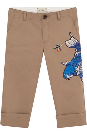 Детские хлопковые брюки с аппликациями GUCCI бежевого цвета, арт. 499974/XBC99 | Фото 1 (Материал внешний: Хлопок; Случай: Повседневный)