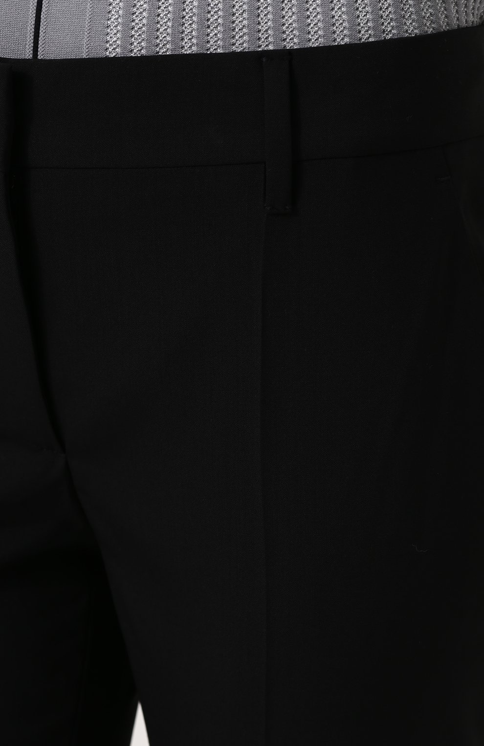 Женские укороченные однотонные брюки прямого кроя PRADA черного цвета, арт. P2469-RO1-F0002 | Фото 5 (Материал внешний: Шерсть; Женское Кросс-КТ: Брюки-одежда; Силуэт Ж (брюки и джинсы): Прямые; Случай: Формальный; Статус проверки: Проверено, Проверена категория; Длина (брюки, джинсы): Укороченные)
