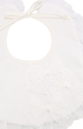 Детский хлопковый нагрудник с кружевной отделкой ALETTA бежевого цвета по цене 2960 руб., арт. RB88369 | Фото 3 Детский хлопковый нагрудник с кружевной отделкой ALETTA бежевого цвета, арт. RB88369 | Фото 3