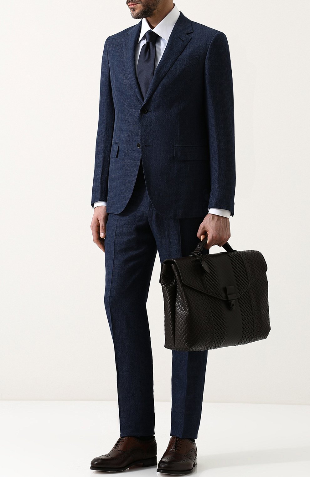 Мужской коричневый кожаный портфель с плетением imperatore Bottega Veneta, арт. 284654/VV340 купить в ЦУМ | Фото №2 Кожаный портфель с плетением Imperatore Bottega Veneta коричневый | Фото №2