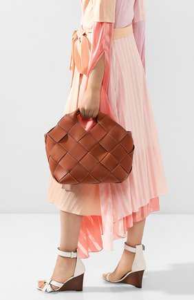 Женская сумка woven LOEWE светло-коричневого цвета по цене 225500 руб., арт. 321.12.L62 | Фото 2 Женская сумка woven LOEWE светло-коричневого цвета, арт. 321.12.L62 | Фото 2