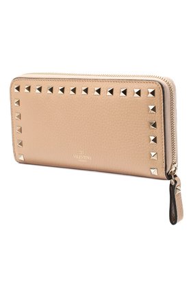 Кожаный кошелек на молнии Valentino Garavani Rockstud Valentino, бежевого цвета, арт. QW1P0645/VSH в ЦУМ | Фото №2 Кожаный кошелек на молнии Valentino Garavani Rockstud Valentino бежевого цвета | Фото №2