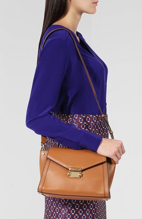 Женская сумка whitney medium MICHAEL MICHAEL KORS коричневая цвета, арт. 30T8GXIS2L купить в ЦУМ | Фото №5 Сумка Whitney medium MICHAEL Michael Kors коричневая цвета | Фото №5