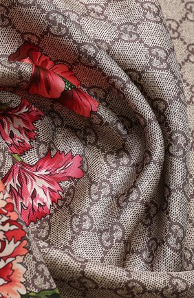 Женский шелковый платок с цветочным принтом gg GUCCI розового цвета по цене 41700 руб., арт. 528941/3G001 | Фото 2 Женский шелковый платок с цветочным принтом gg GUCCI розового цвета, арт. 528941/3G001 | Фото 2 (Материал: Текстиль, Шелк; Статус проверки: Проверена категория)