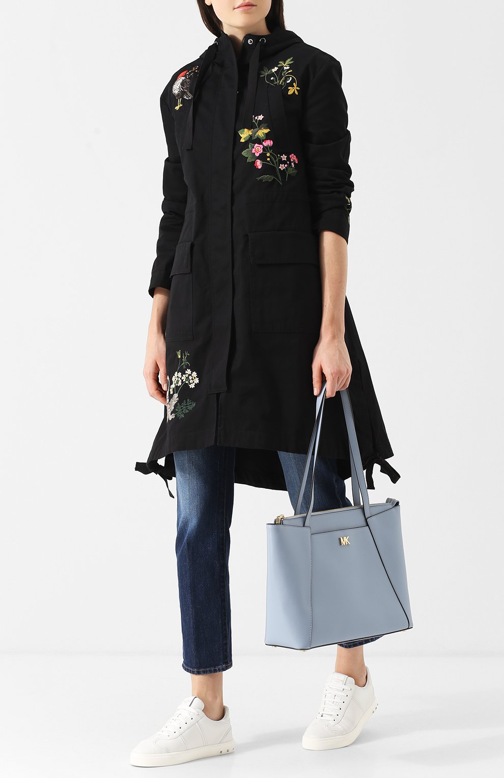 Женская сумка-тоут maddie medium MICHAEL MICHAEL KORS голубая цвета, арт. 30S8GN2T2L купить в ЦУМ | Фото №2 Сумка-тоут Maddie medium MICHAEL Michael Kors голубая цвета | Фото №2