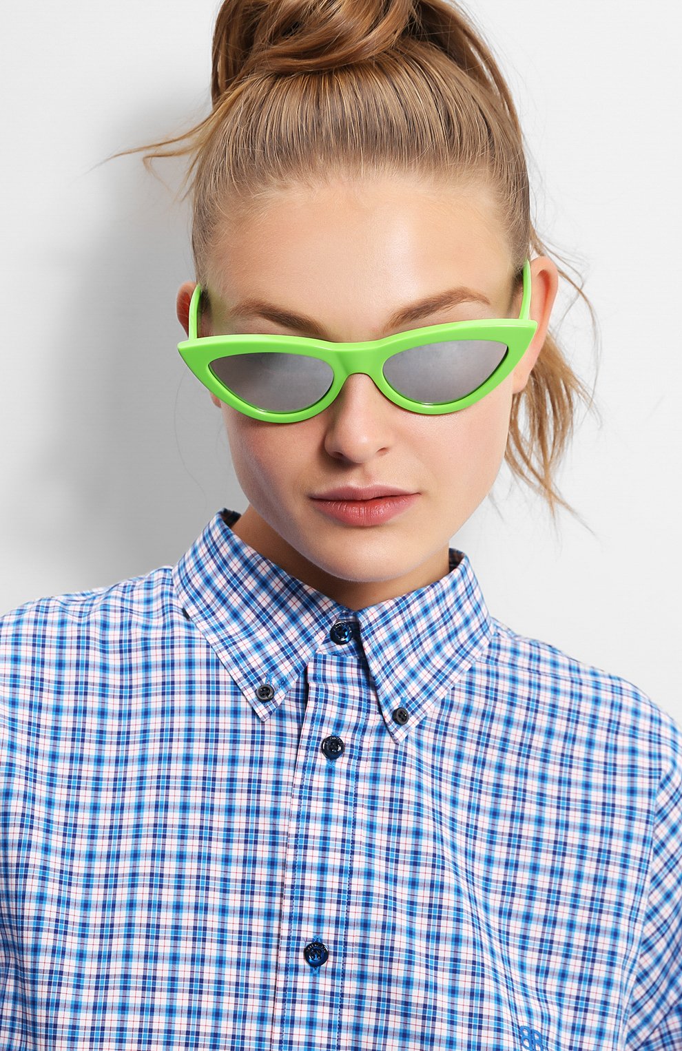 Женские солнцезащитные очки CELINE EYEWEAR зеленого цвета по цене 23200 руб., арт. CL40019I 95C | Фото 2 Женские солнцезащитные очки CELINE EYEWEAR зеленого цвета, арт. CL40019I 95C | Фото 2