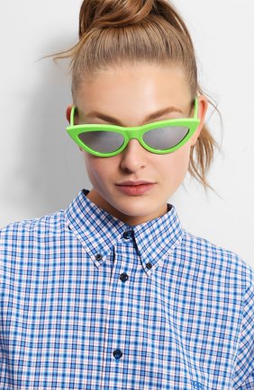 Женские солнцезащитные очки CELINE EYEWEAR зеленого цвета по цене 23200 руб., арт. CL40019I 95C | Фото 2 Женские солнцезащитные очки CELINE EYEWEAR зеленого цвета, арт. CL40019I 95C | Фото 2