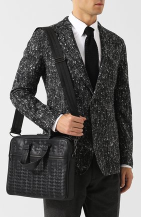 Мужской черный кожаный портфель с плечевым ремнем Bottega Veneta, арт. 523320/VM40U купить в ЦУМ | Фото №5 Кожаный портфель с плечевым ремнем Bottega Veneta черный | Фото №5